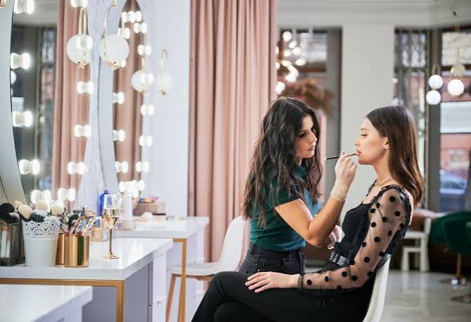 Professional makeup artist services in Kandivali West Mumbai